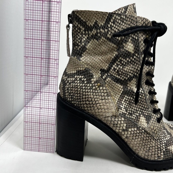 Dolce Vita Womens Back Zip Snake Print Heels Boots Booties Leather Size 8.5 - Picture 12 of 12